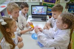 "Наураша в стране Наурандии» — это цифровая лаборатория для обучения детей естественно-научным дисциплинам в игровой форме. Она предназначена для дошкольников и учеников начальной школы, помогает изучать физические явления, развивать любознательность и исследовательские навыки.